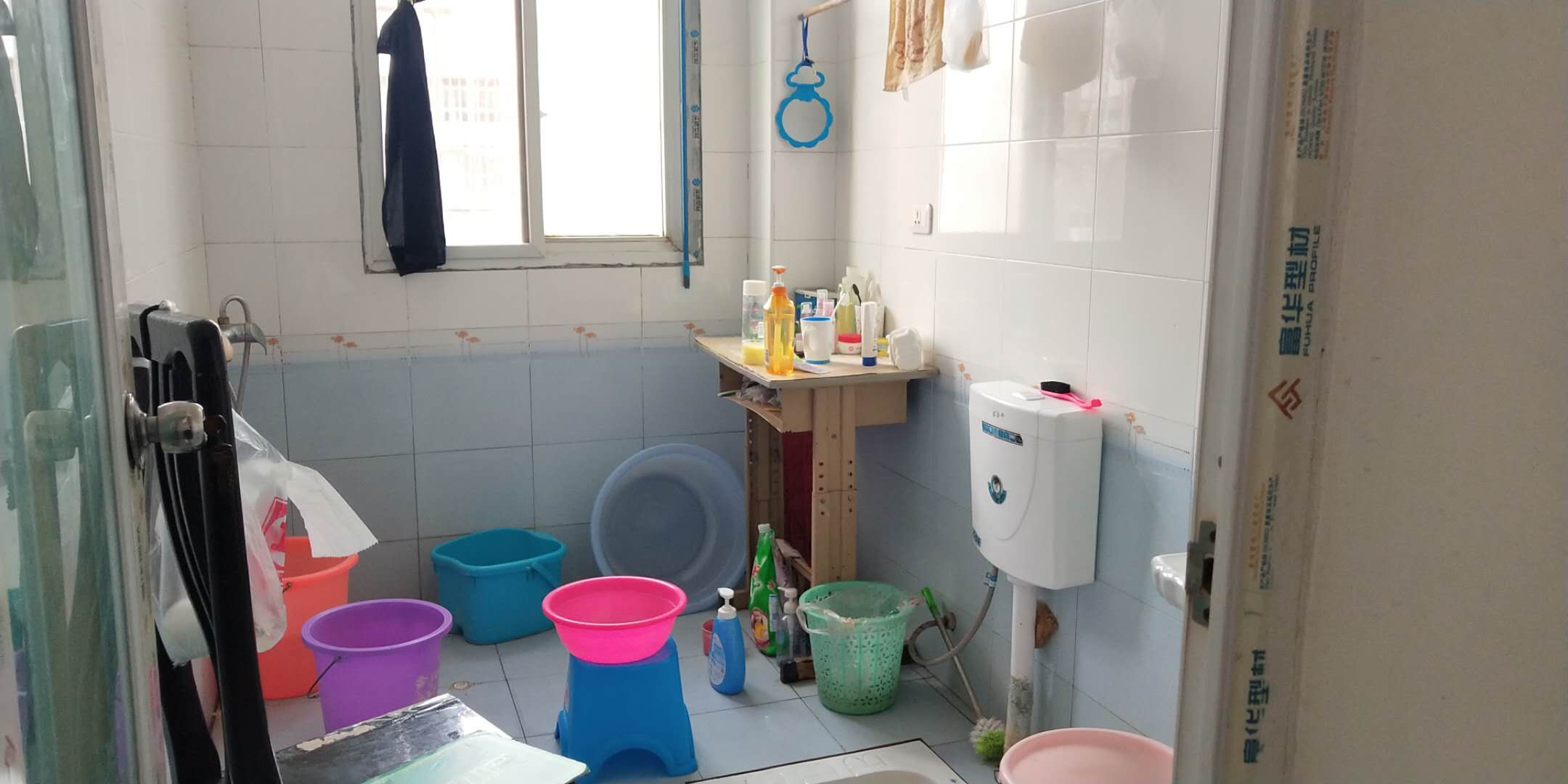 沔中对面荆洪花园带30平地下室证满二可按揭看房方便