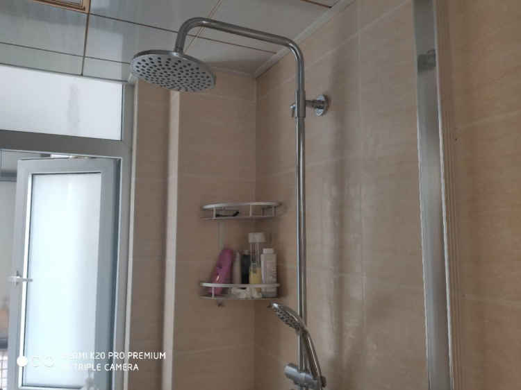 一中对面精装小区房二室一厅押一付三家具家电齐全直接拎包入住采光通风