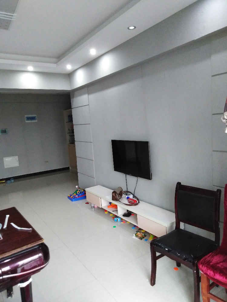 三中实验二小学区房(非中介)出租1600/月