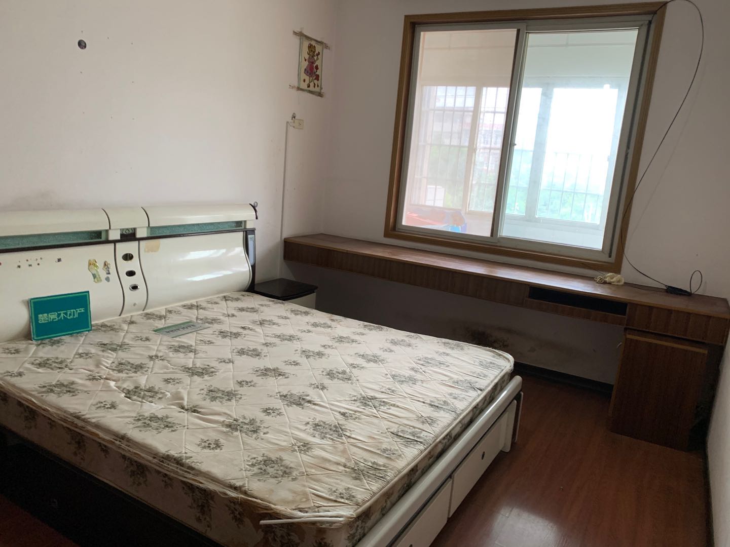 宏楼小区钱沟皇朝家具隔壁步梯3楼四房出门方便家门口龙华山 