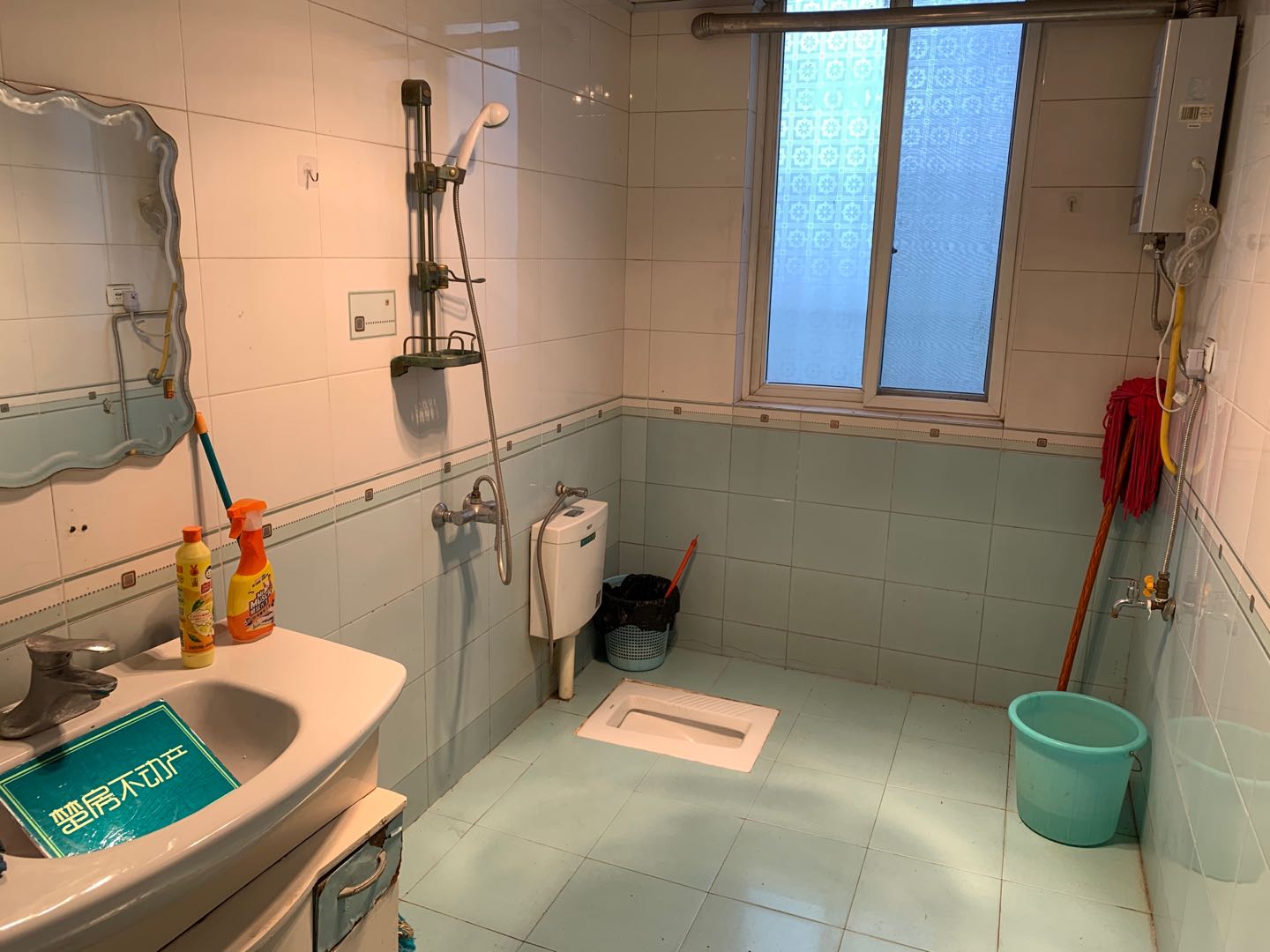 宏楼小区钱沟皇朝家具隔壁步梯3楼四房出门方便家门口龙华山 