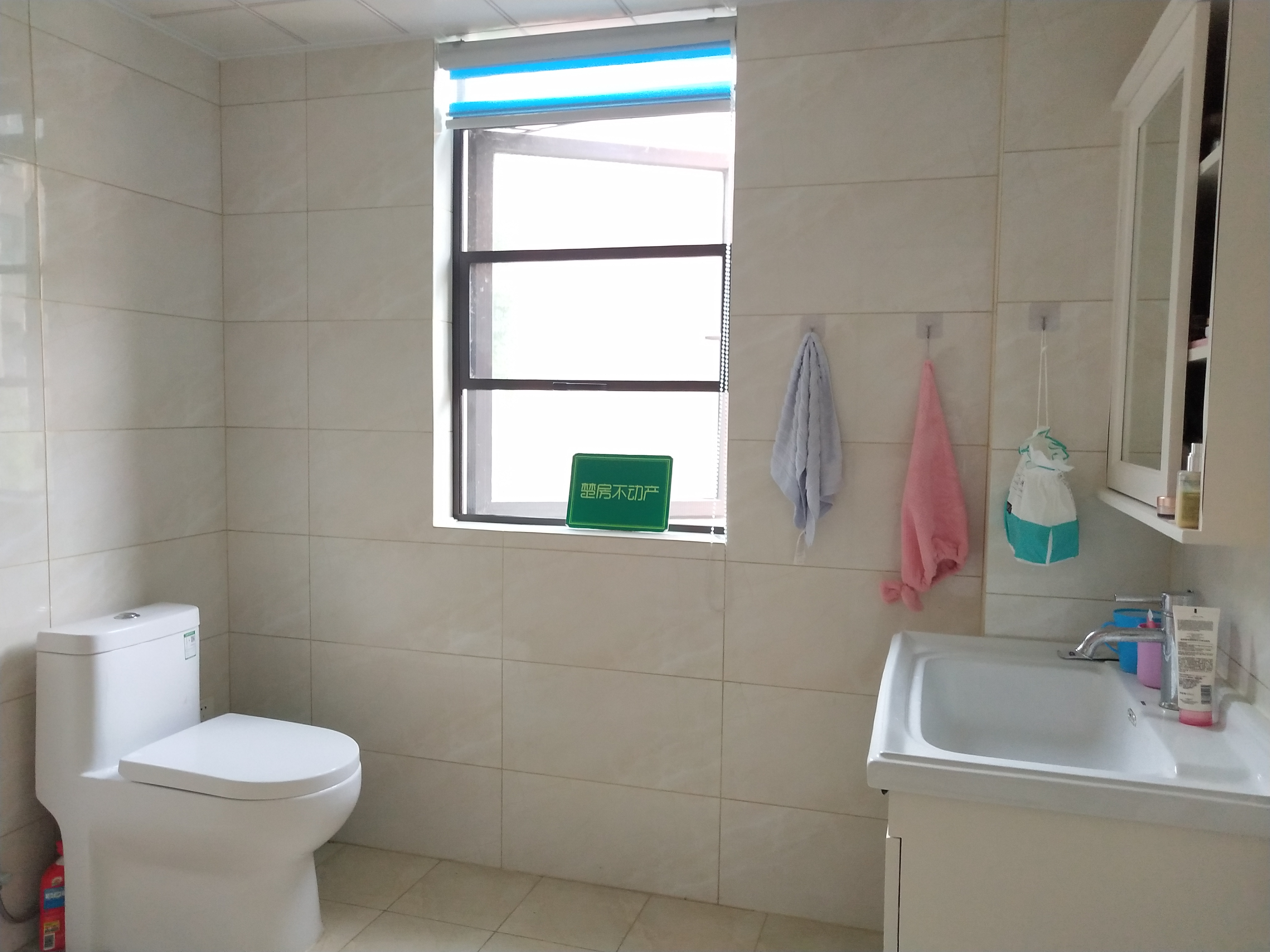 绿地香格里拉电梯小洋楼精装三房家具家电齐全可直接拎包入住