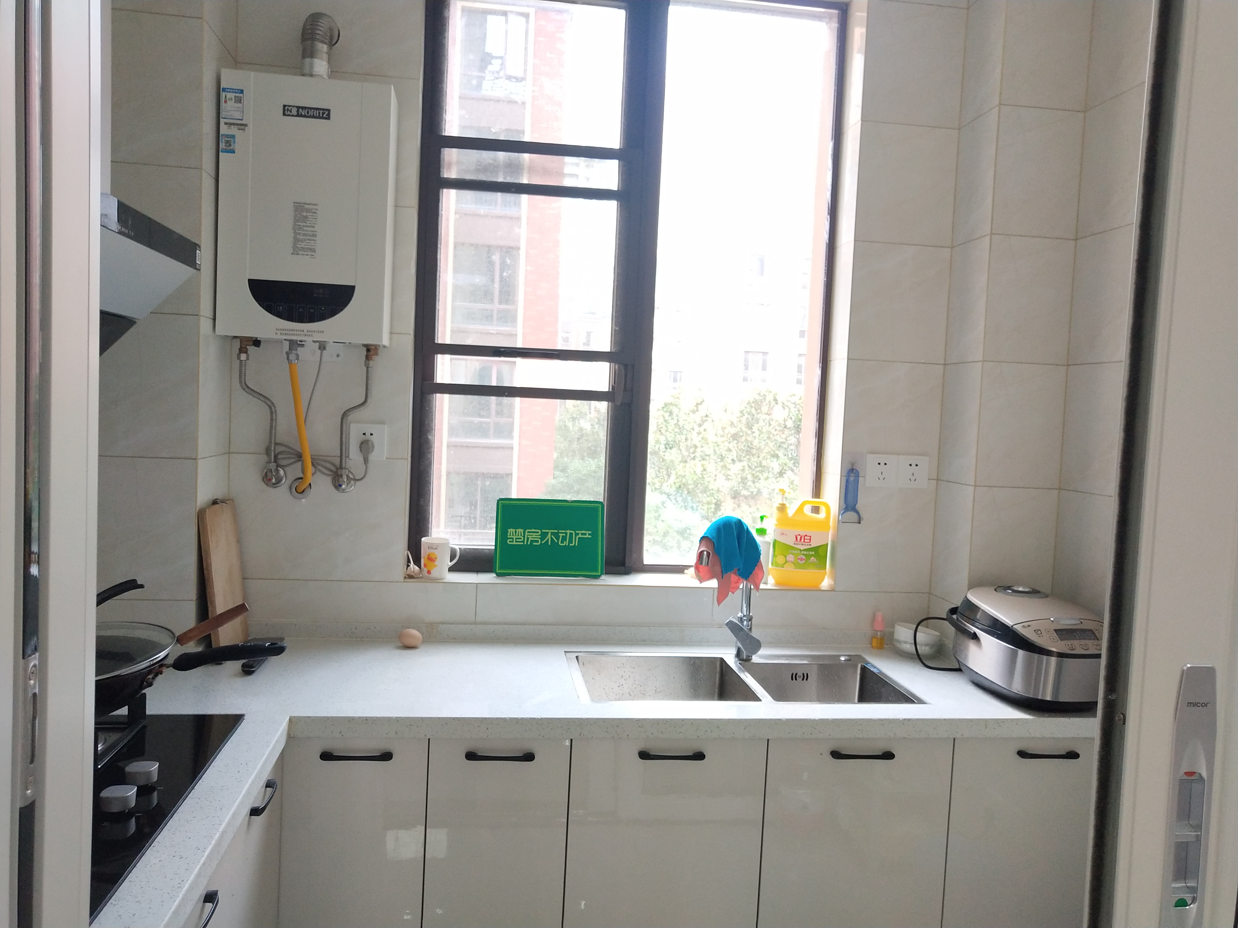 绿地香格里拉电梯小洋楼精装三房家具家电齐全可直接拎包入住