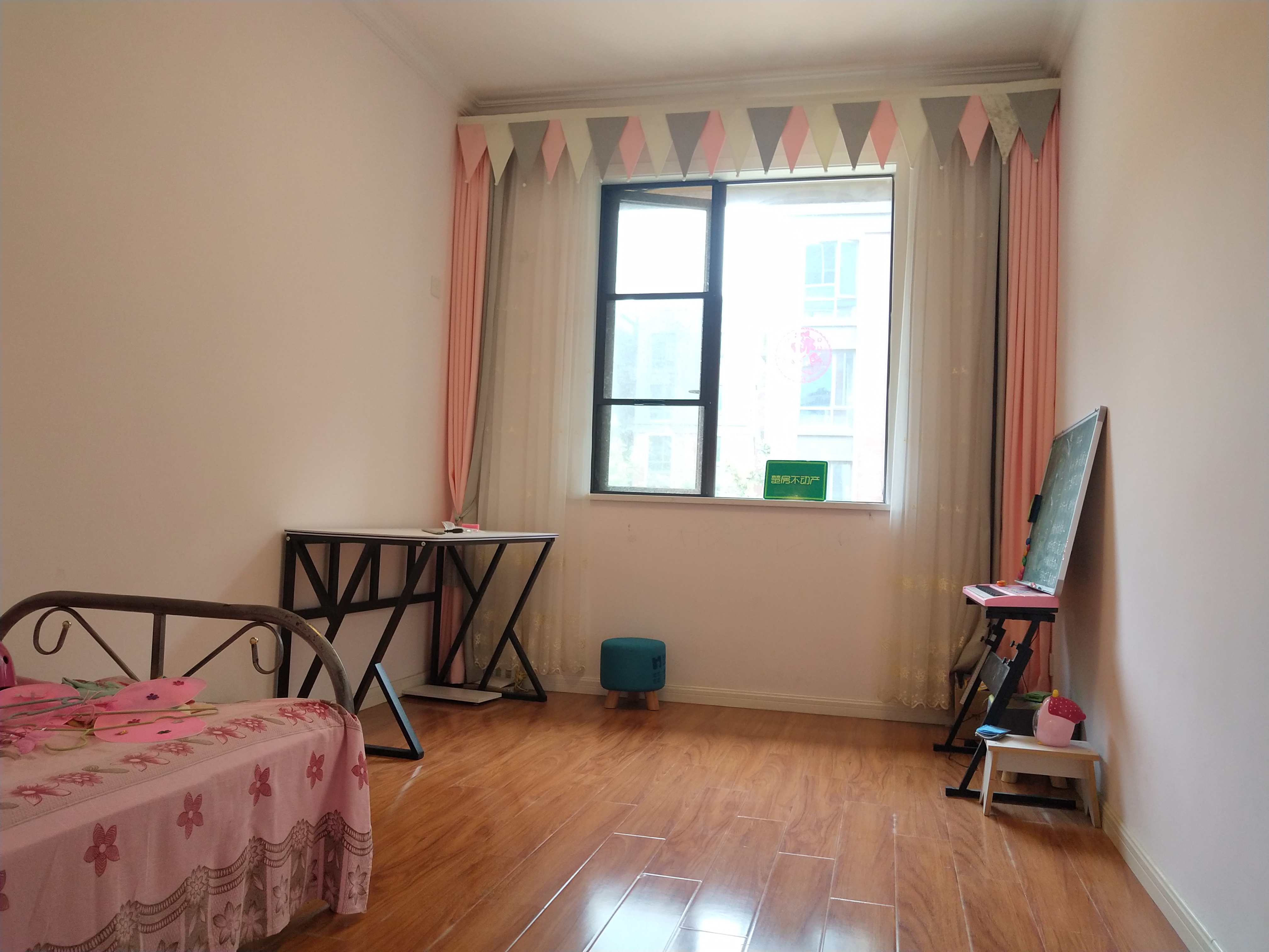 绿地香格里拉电梯小洋楼精装三房家具家电齐全可直接拎包入住