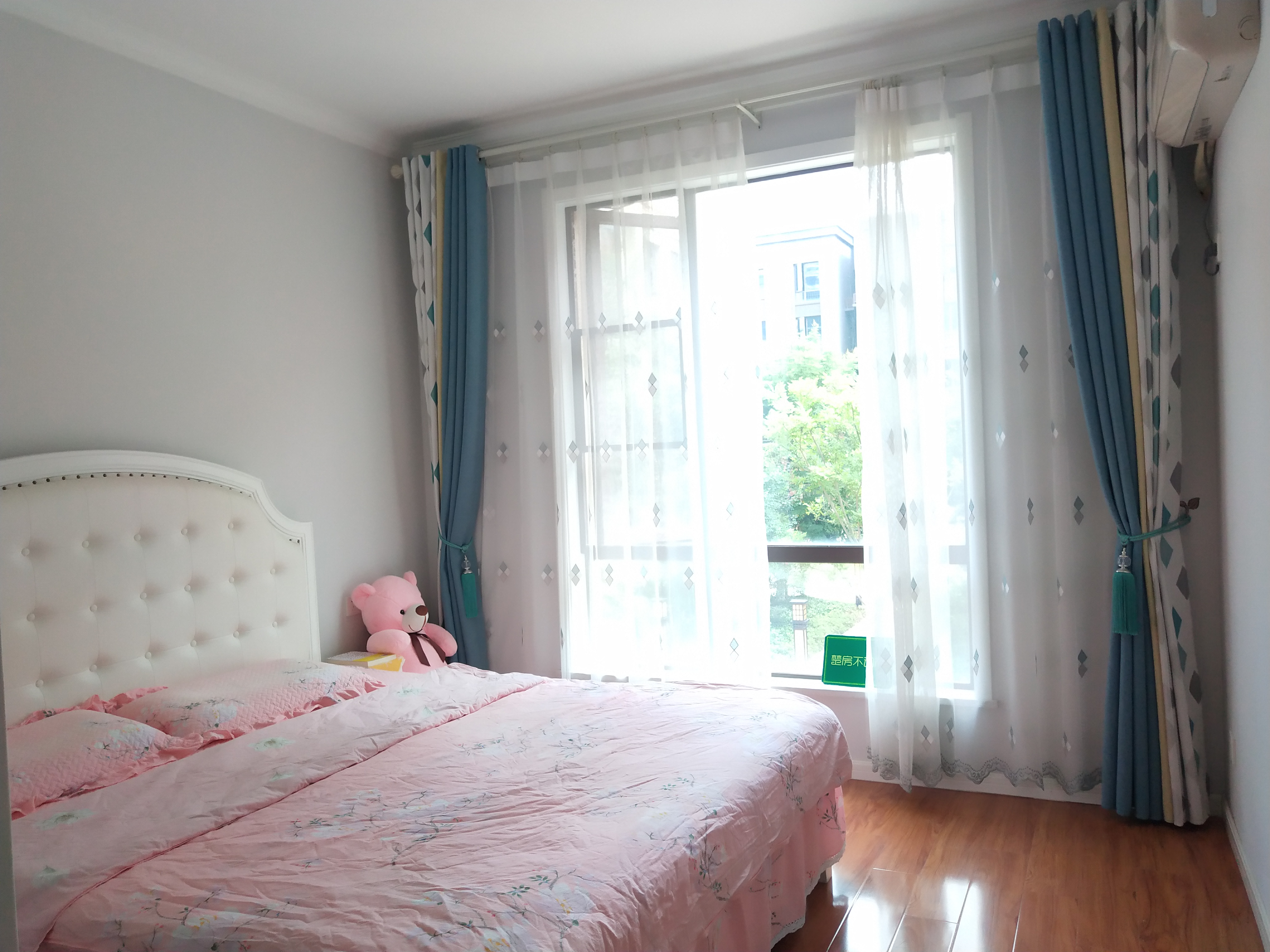 绿地香格里拉电梯小洋楼精装三房家具家电齐全可直接拎包入住