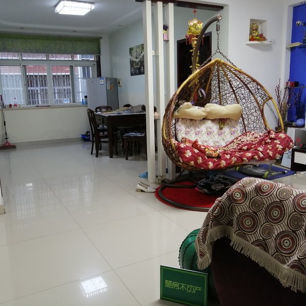 大新路对面精装修上学方便商城附近配套齐全实际面积120平