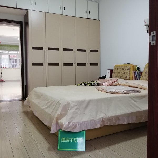 大新路对面精装修上学方便商城附近配套齐全实际面积120平