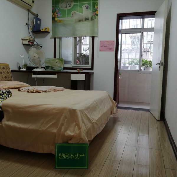 大新路对面精装修上学方便商城附近配套齐全实际面积120平