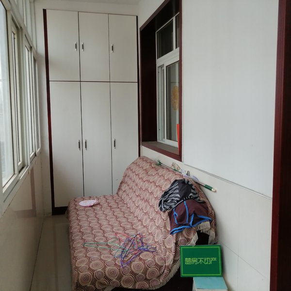 大新路对面精装修上学方便商城附近配套齐全实际面积120平