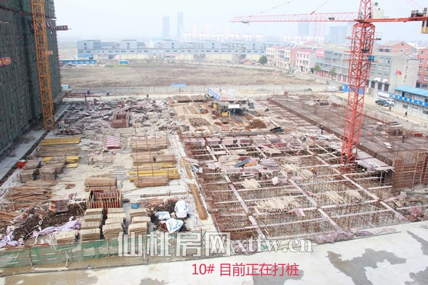 　　项目10号楼施工中