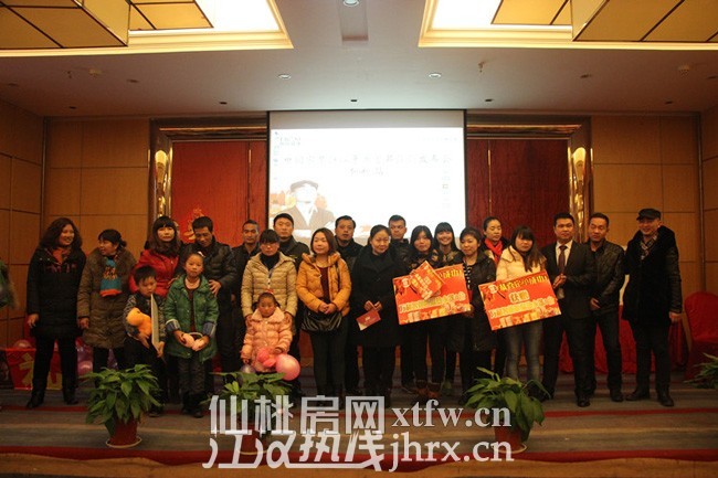 合影_副本.jpg 合影_副本.jpg