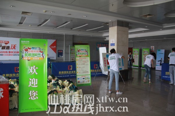 紧张有序的准备.JPG