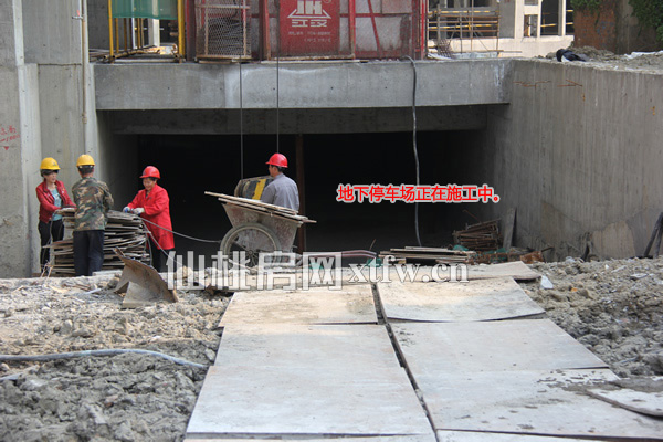 地下停车场入口