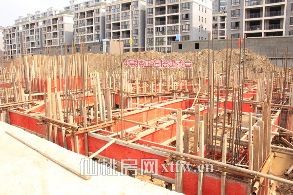 天诚缘4月工程进度 多层楼栋正在搭建承台