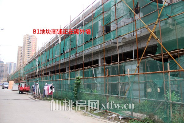 ​B1地块商铺正在砌外墙