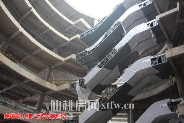 商场内电梯已经安装