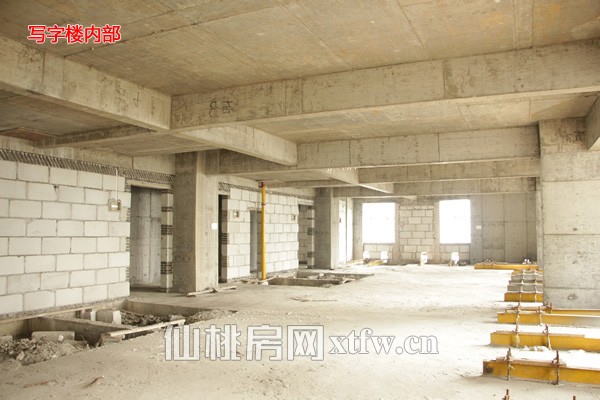 写字楼内部正在砌隔墙