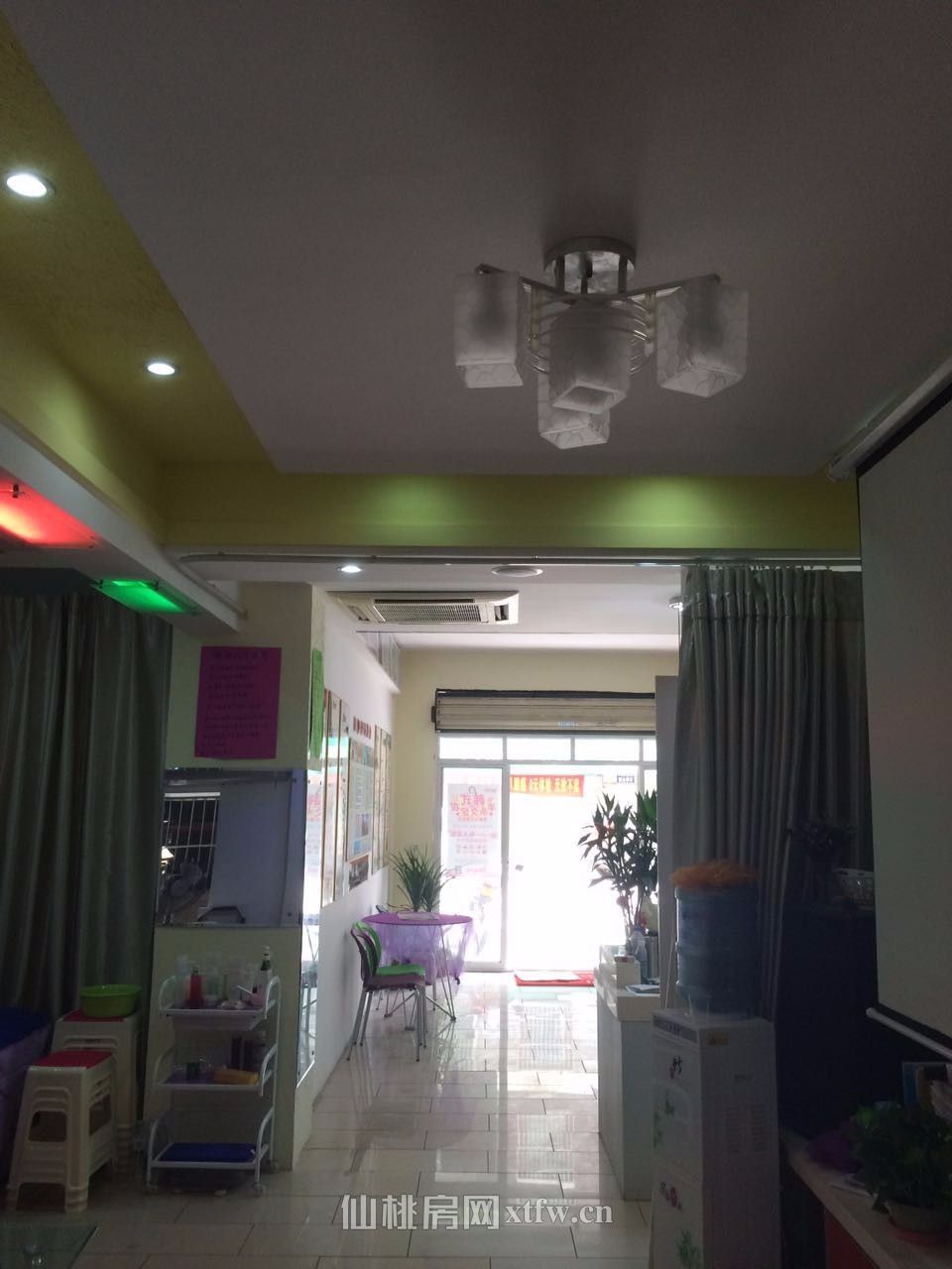 住宅楼底层两间商铺出租