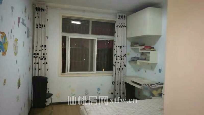 诚意低价出售华宝小区2室1厅 2证齐全 通水电气 价格面议