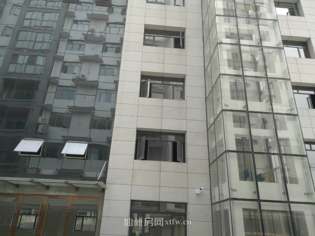 新生街小学、四中附近电梯办公楼2-3层整体出售