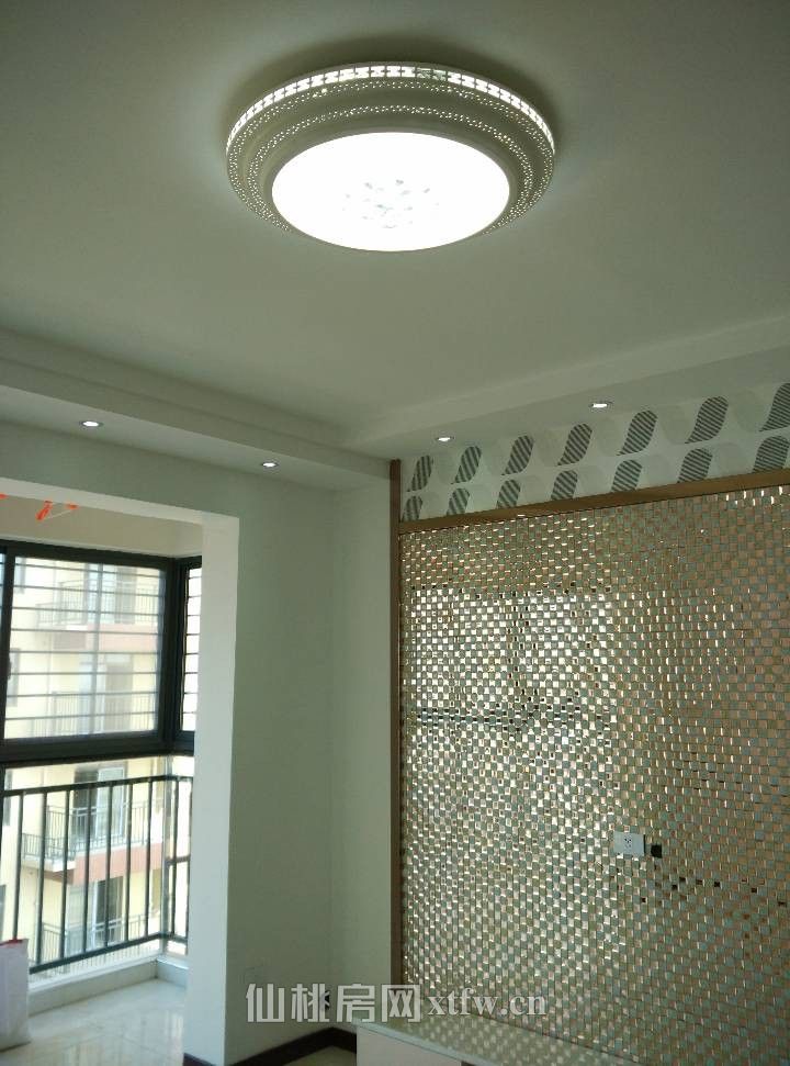 仙桃一中正对面，陪读首选！