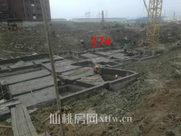 37号楼基础垫层完成_meitu_5.jpg