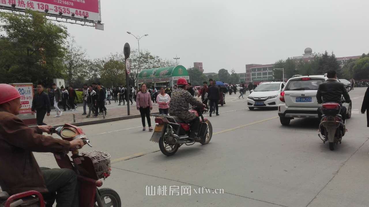 新一中门面出售，地段好人流量大价格优