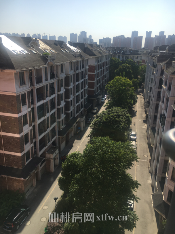 德政金园爱丽舍精装修房，家电齐全，拎包入住！