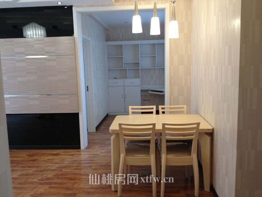 明珠新城精装修三房两厅出租