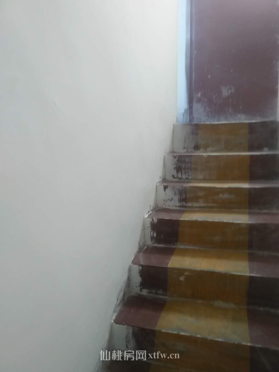 自建三层小洋楼超低价急售