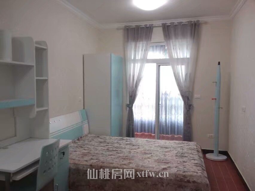 位于漫城淋语 房