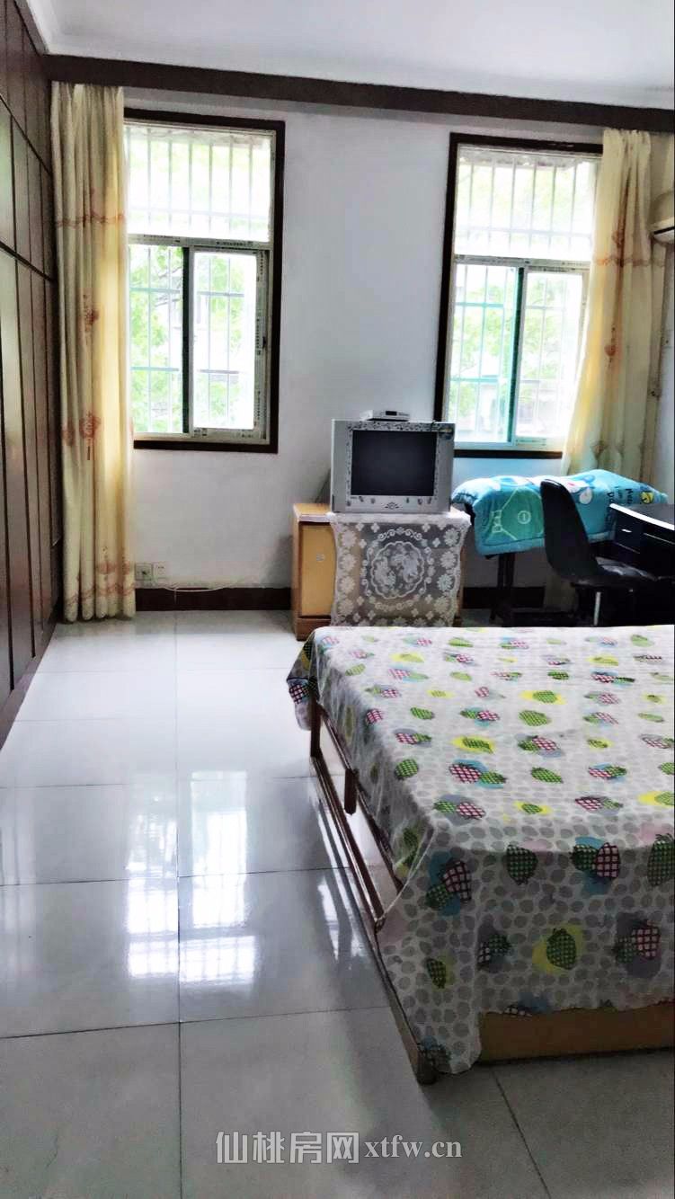 交通路地富小区精装房出售