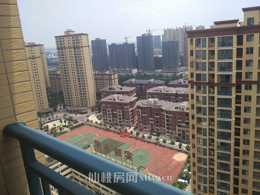 急售：新城壹号86平米毛坯证件满两年