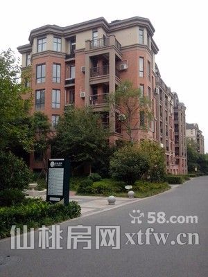 绿地华庭四室两厅步梯房出售（急）