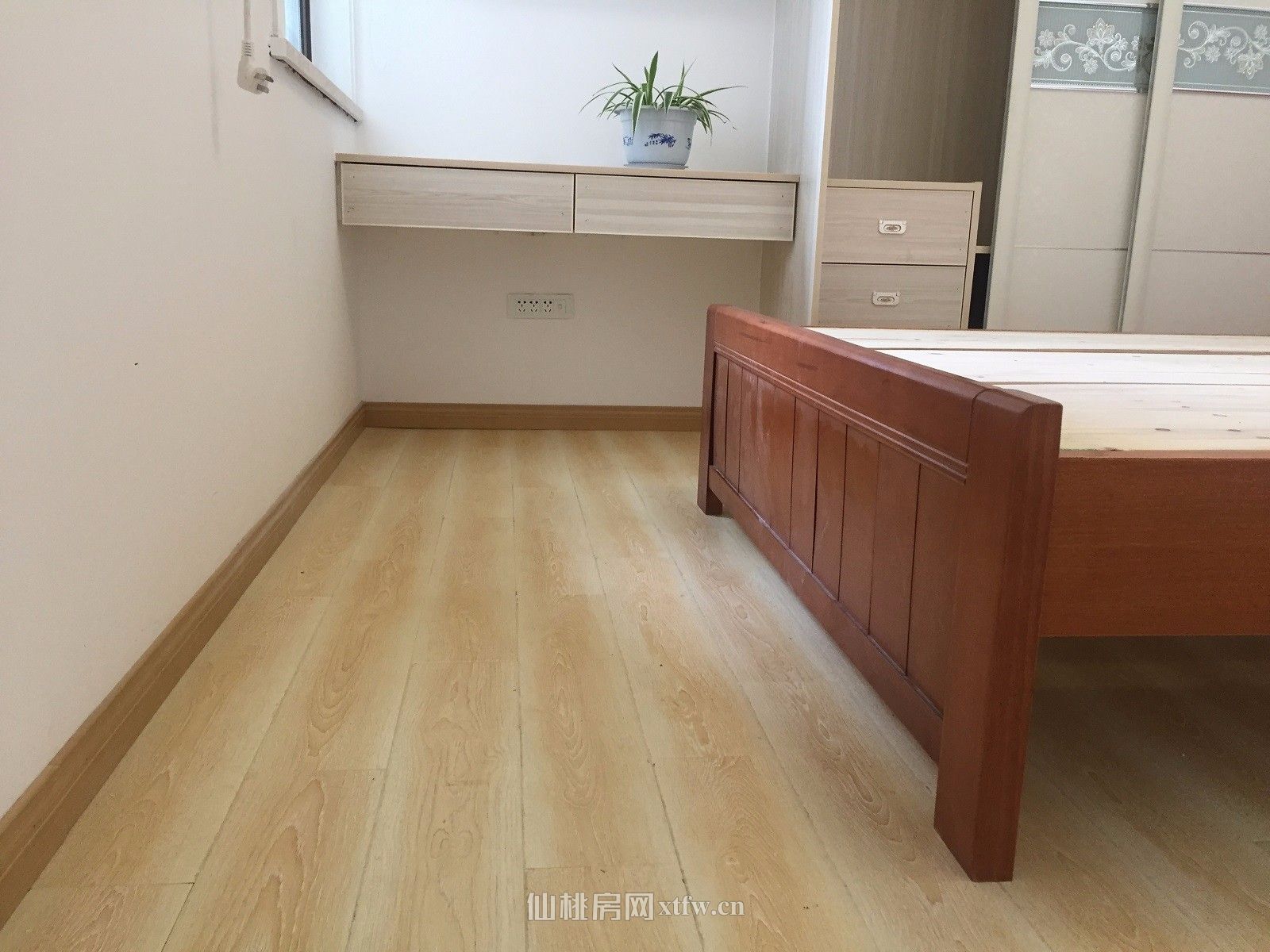 金诚花园高层-全套家具家电-房主自租