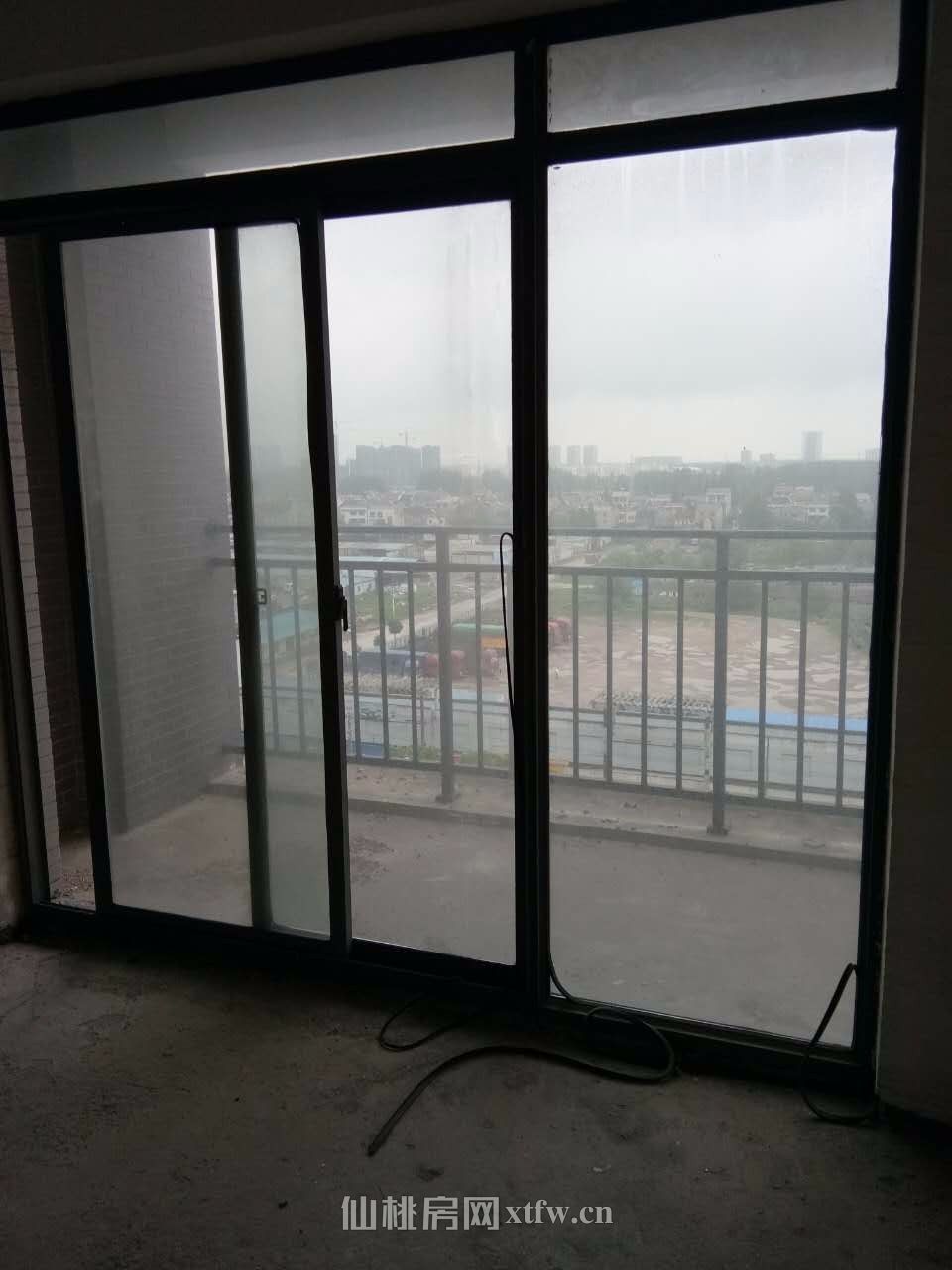 新城华府 电梯毛坯大三房