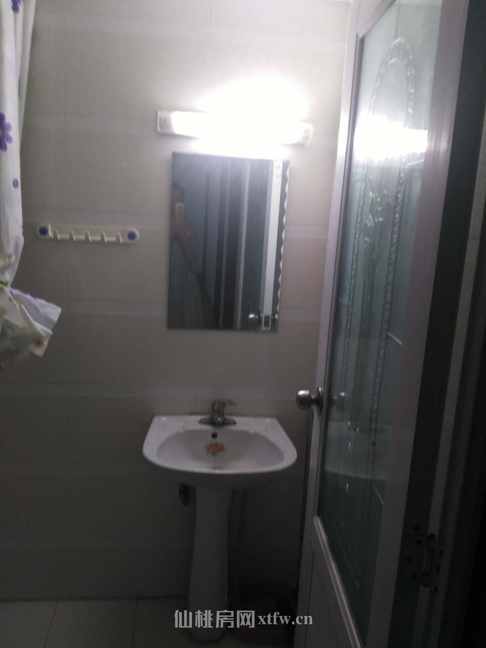 仙桃中学（沔中）对面