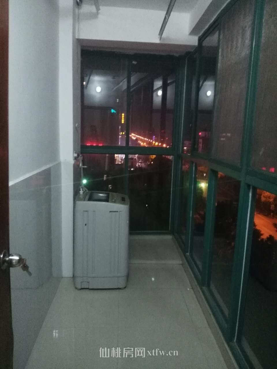 仙桃中学（沔中）对面