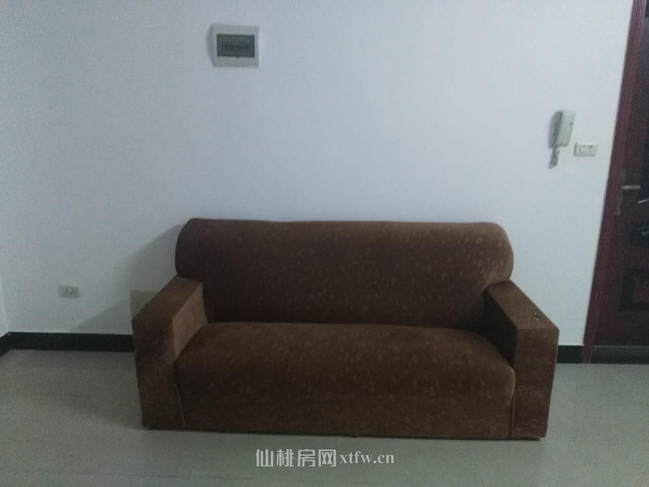 仙桃中学（沔中）对面