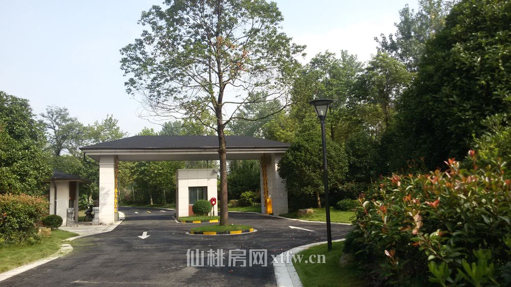 西郊庄园小区入口