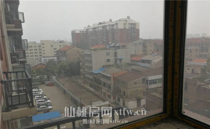 银泰商城旁紫晶上城毛坯两证齐全诚意出售