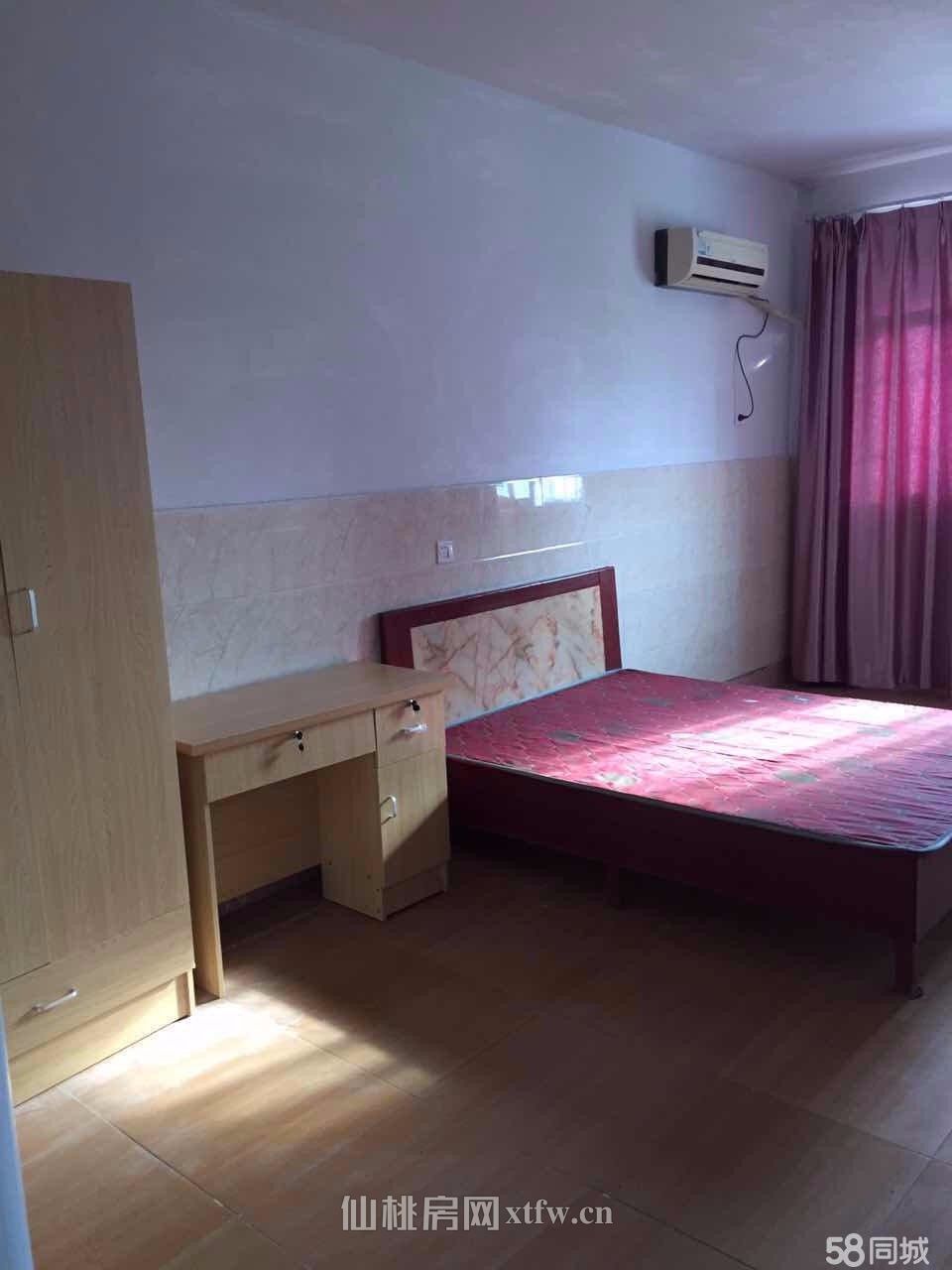 报社对面8路公交站旁临街出租