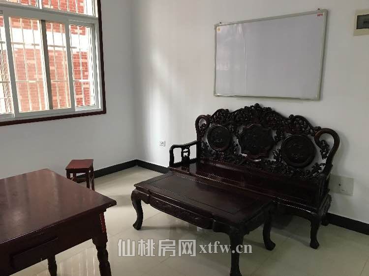 世北春十一号楼旁精装修小户型出租