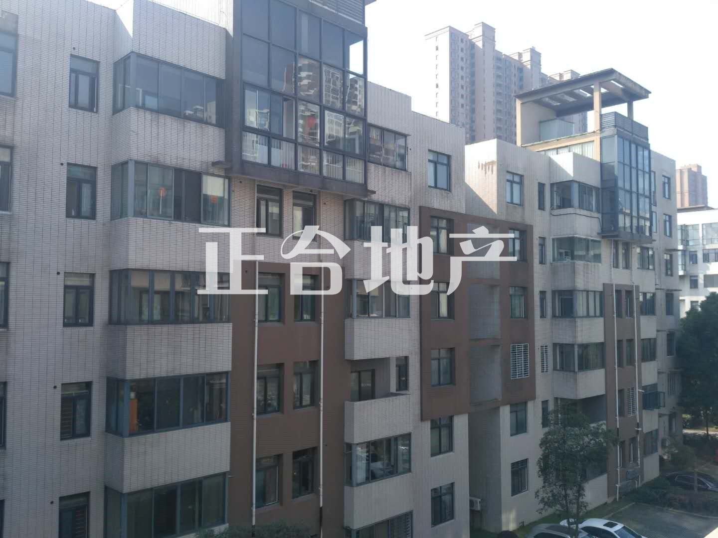 世纪雅园毛坯三房，证件齐全，价格美丽！