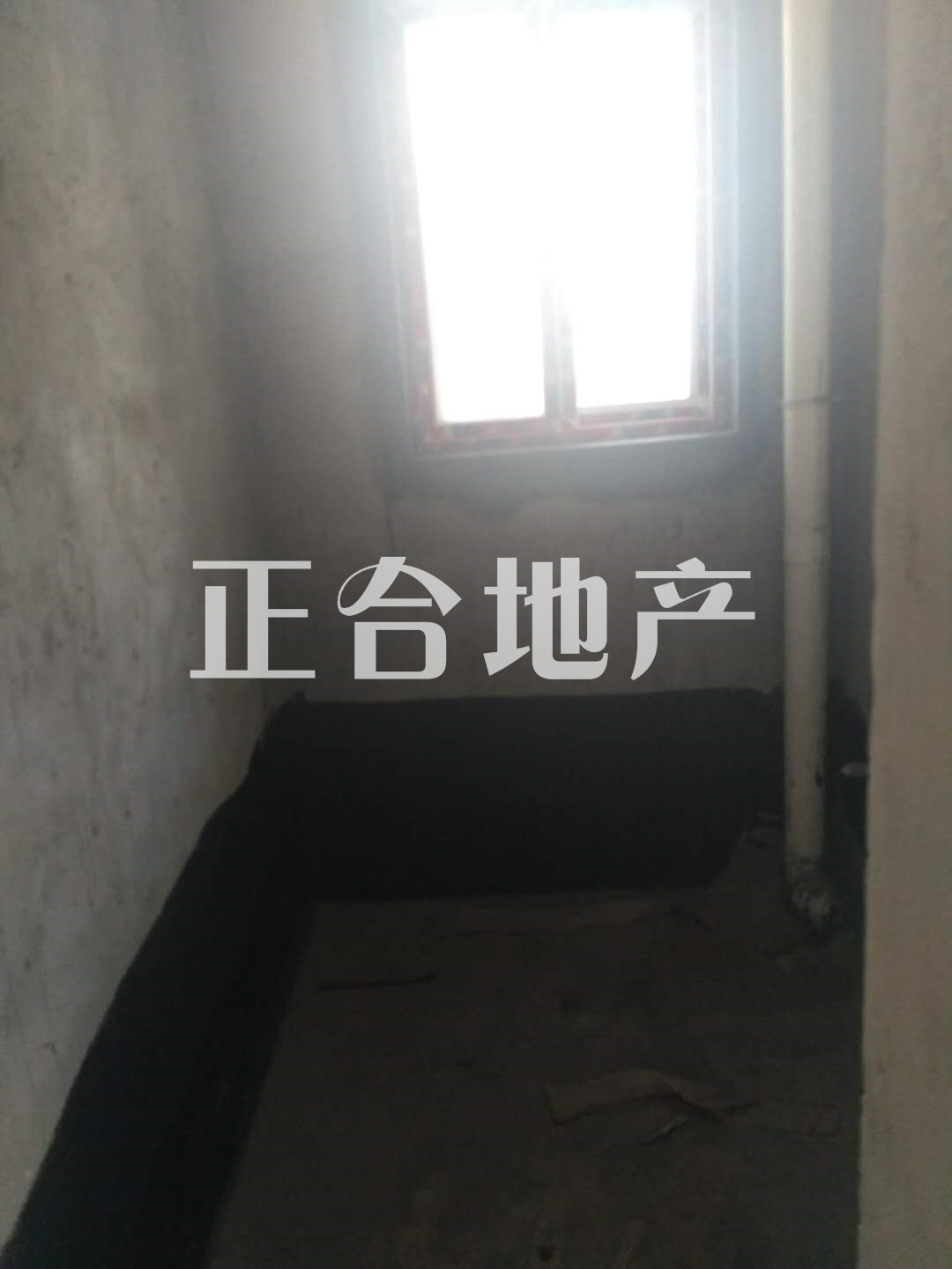 世纪雅园毛坯三房，证件齐全，价格美丽！