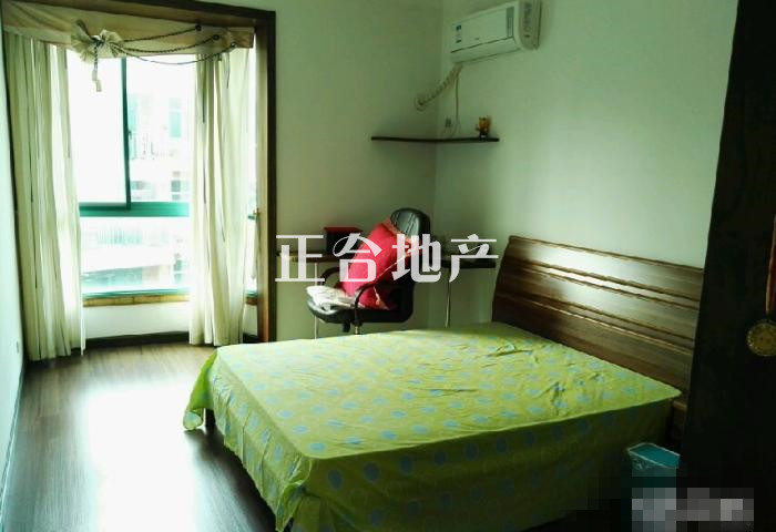 青青家园一期精装房，两证满5！