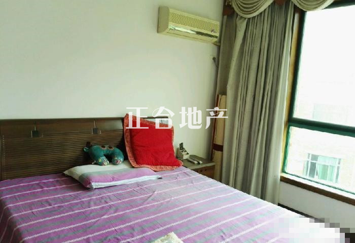 青青家园一期精装房，两证满5！