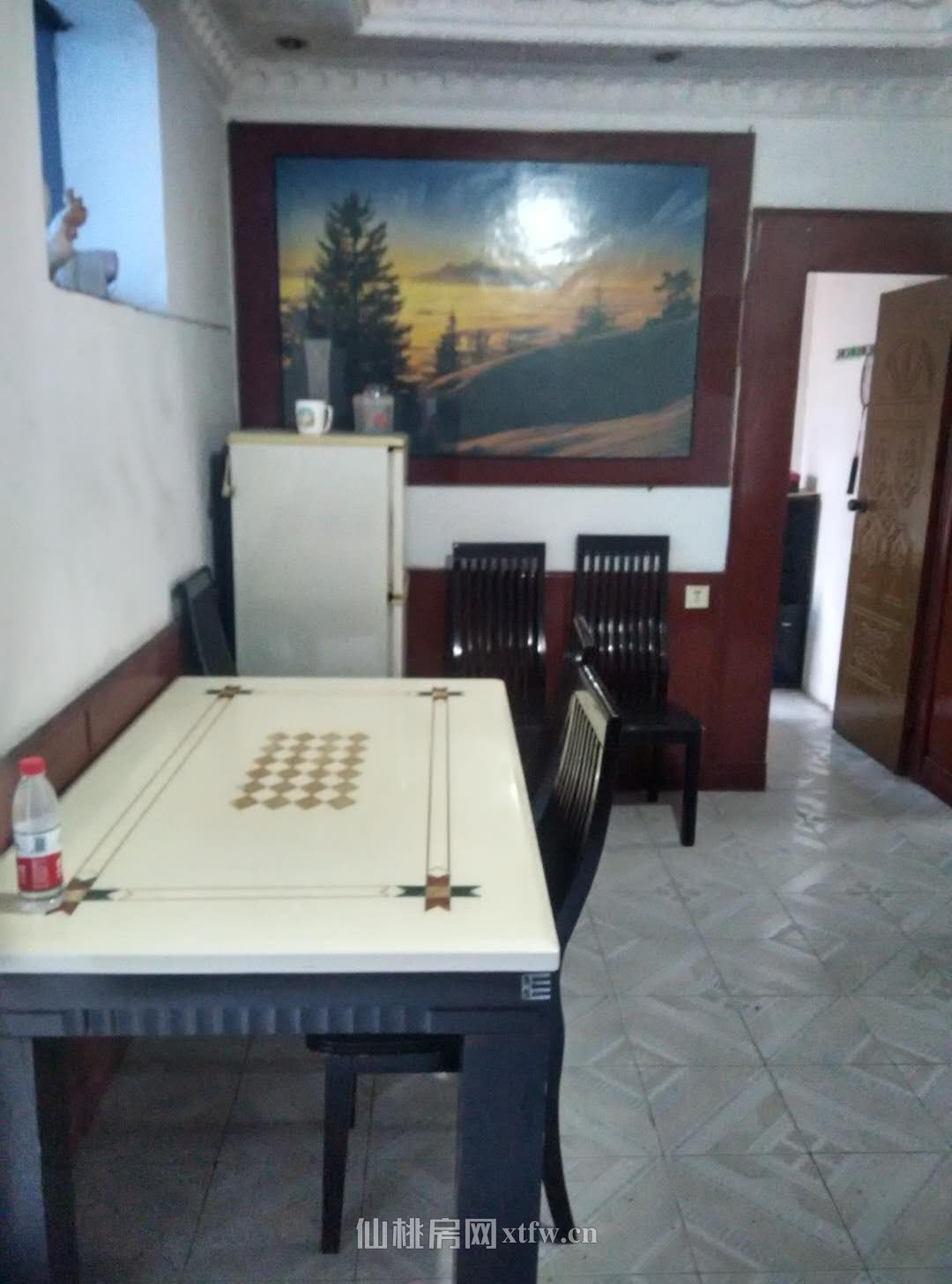  地段*商城大厦斜对面*三室一厅*拎包入住*可办公