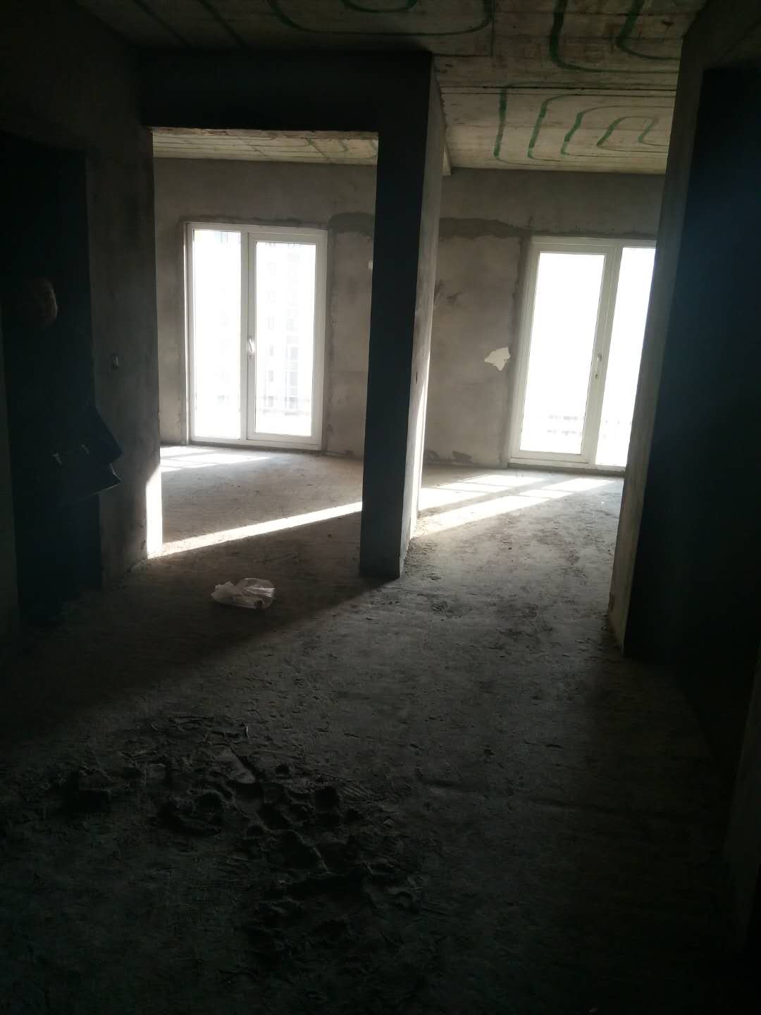 满庭春两证齐全毛坯现房，价格美丽哦！