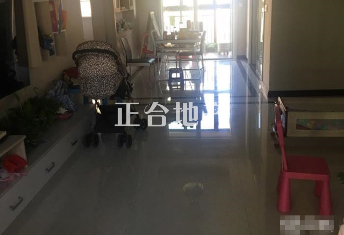 满庭春豪装现房，证件齐全，可随时过户！